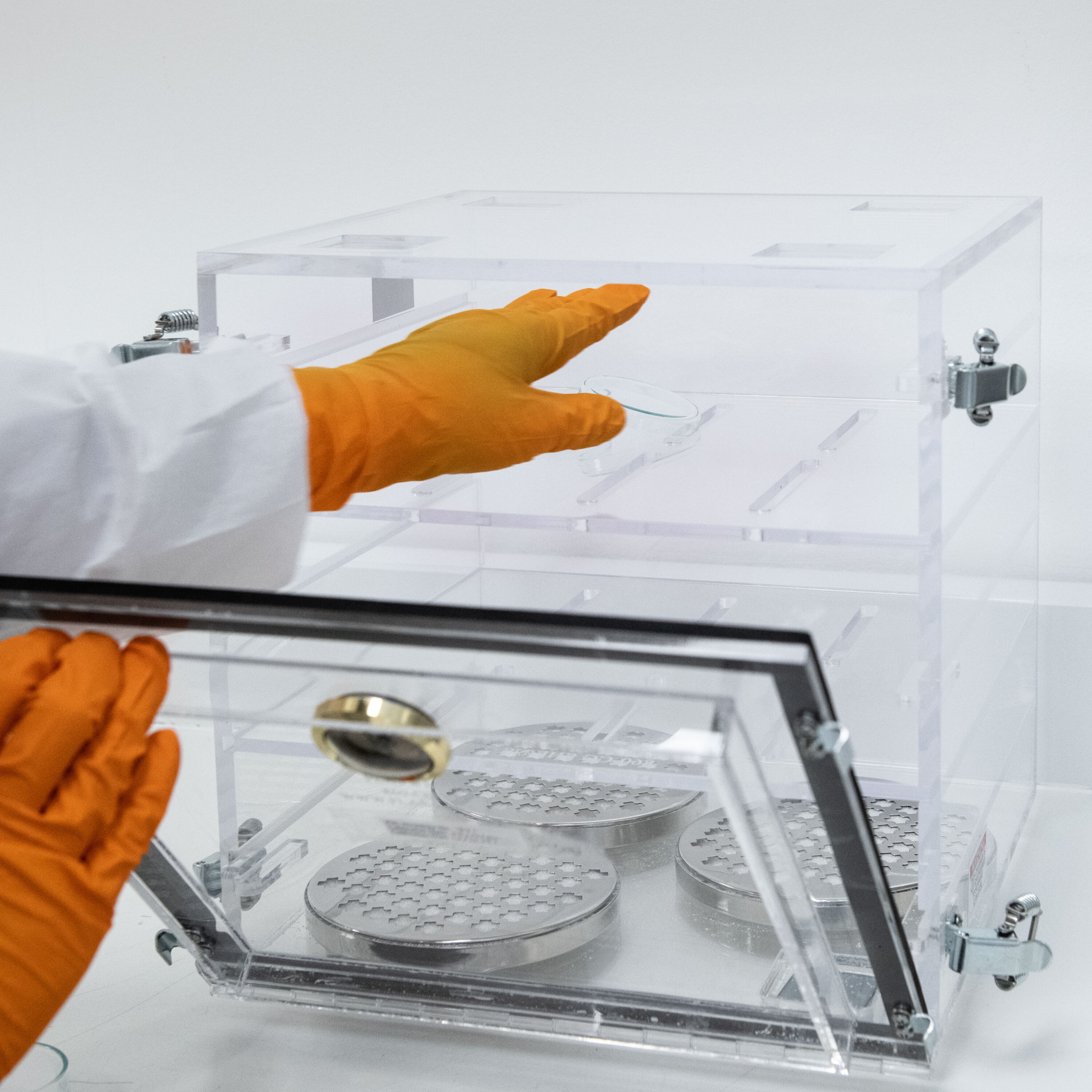 Desiccant Box & the improvement of gravimetric weight accuracy