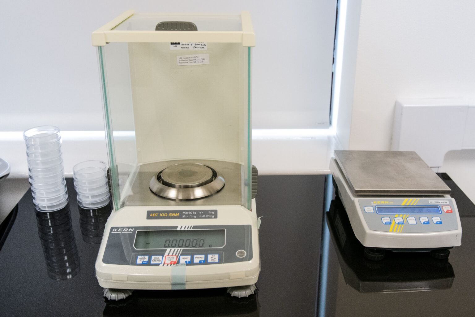 Desiccant Box & the improvement of gravimetric weight accuracy